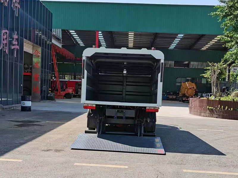 中潔牌XZL5080XTYBEV型純電動(dòng)密閉式桶裝垃圾車